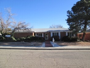 Building Photo - 3232 Reina Dr NE