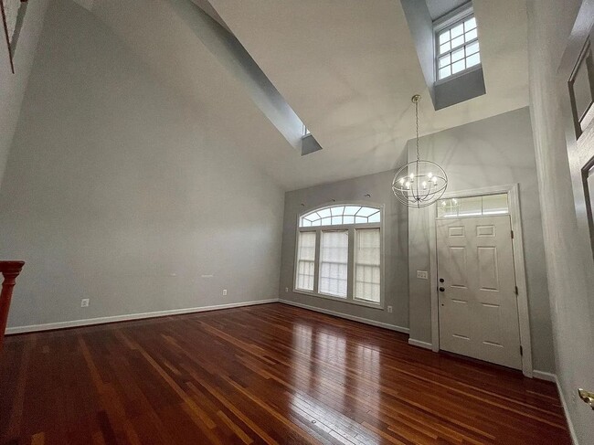 Building Photo - 15028 Gaffney Cir