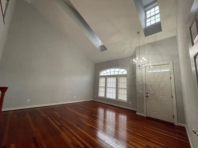 Foto del edificio - 15028 Gaffney Cir
