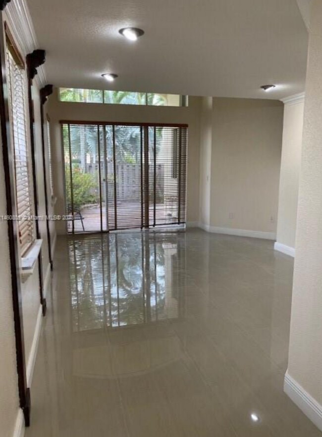 Building Photo - 5500 NW 113th Ct
