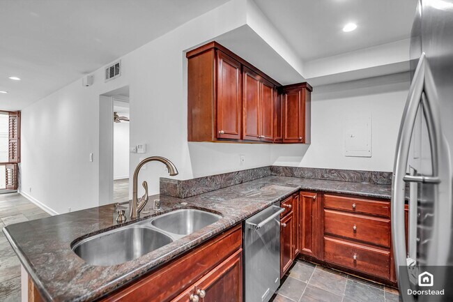 Building Photo - 1134 Alta Loma Rd