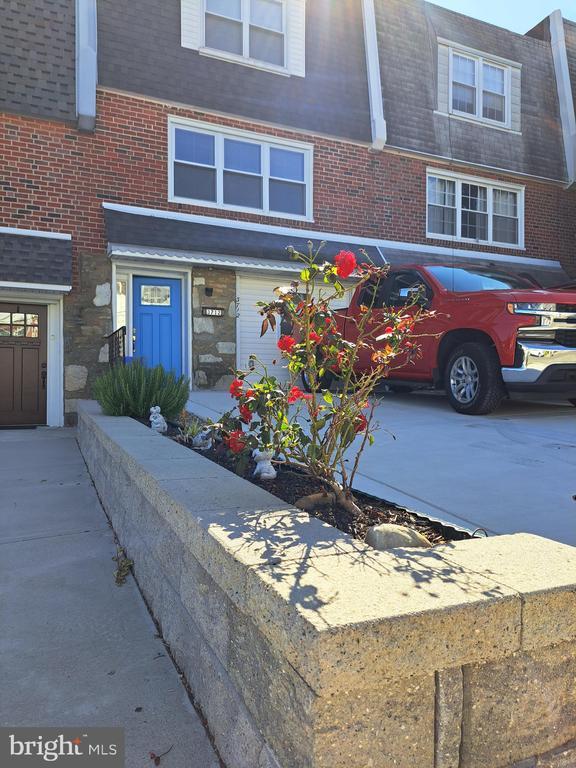 Primary Photo - 3712 Clarendon Ave