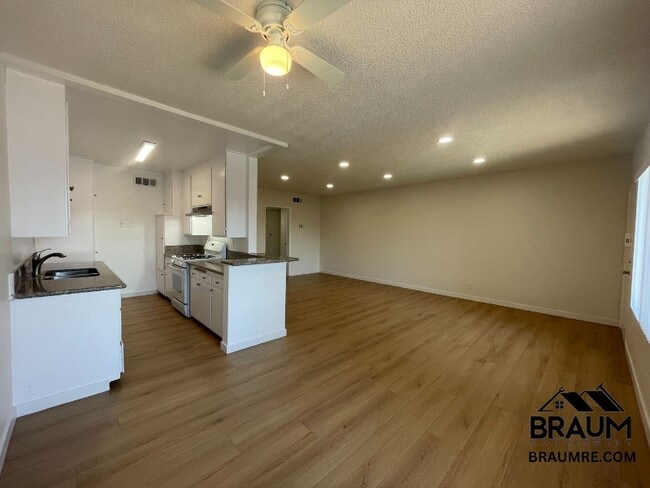 Building Photo - 6039 Whitsett Ave