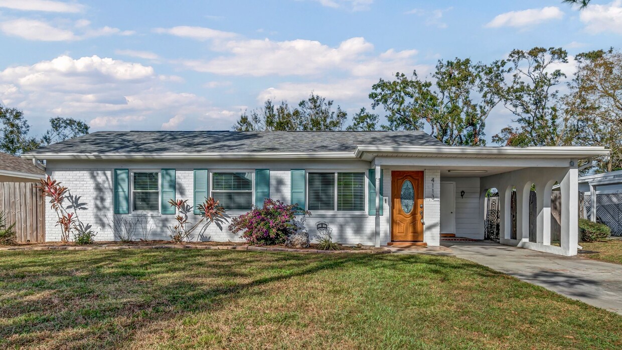 Foto principal - 3BR/2BA South Tampa home with carport and ...