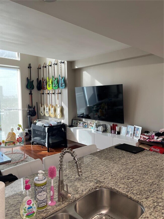 Foto del edificio - 3000 NE 188th St