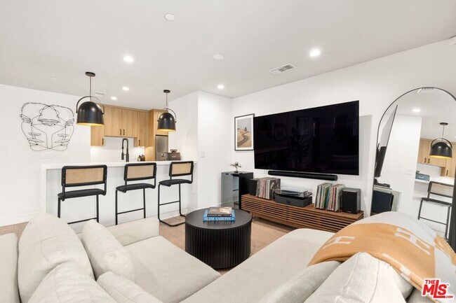 Foto del edificio - 637 Santa Clara Ave