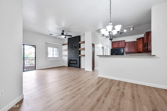 Foto del edificio - 2150 W Alameda Rd