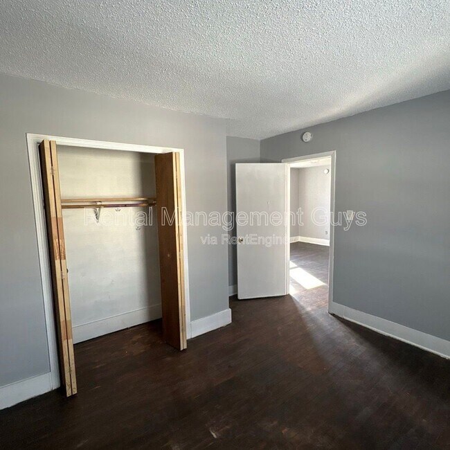 Foto del edificio - 2931 N Bryant Ave