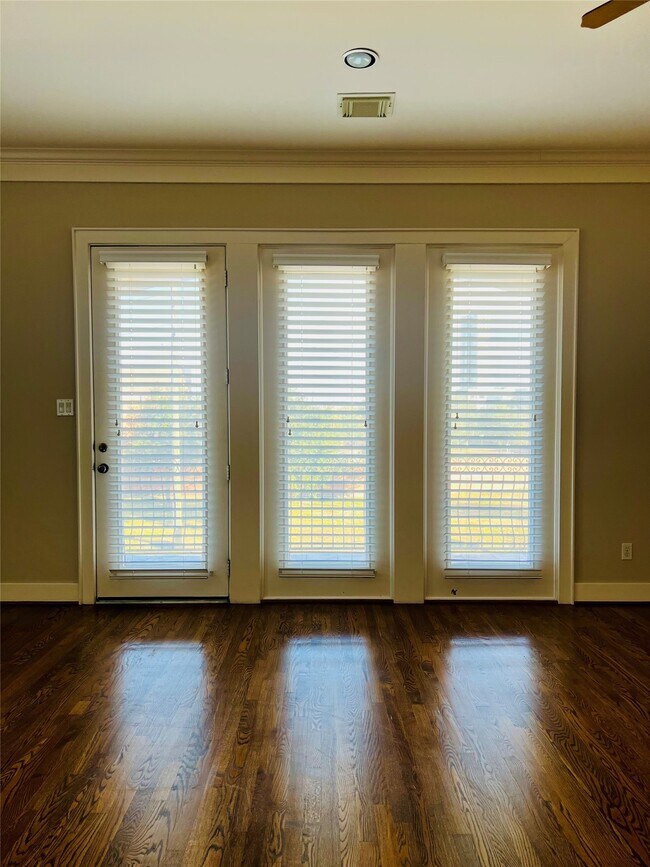 Building Photo - 3000 McCulloch Cir