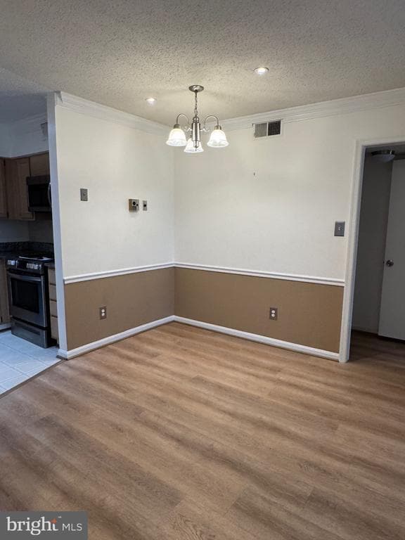 Building Photo - 3115 Patrick Henry Dr