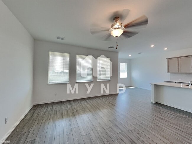 Building Photo - 4 br, 2.5 bath House - 5029 Salinger Dr