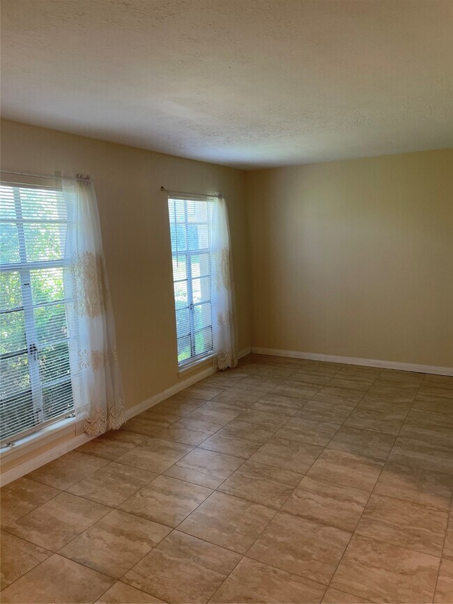 Foto del edificio - 7051 Chasewood Dr