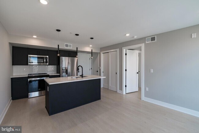 Building Photo - 6604 Ridge Ave