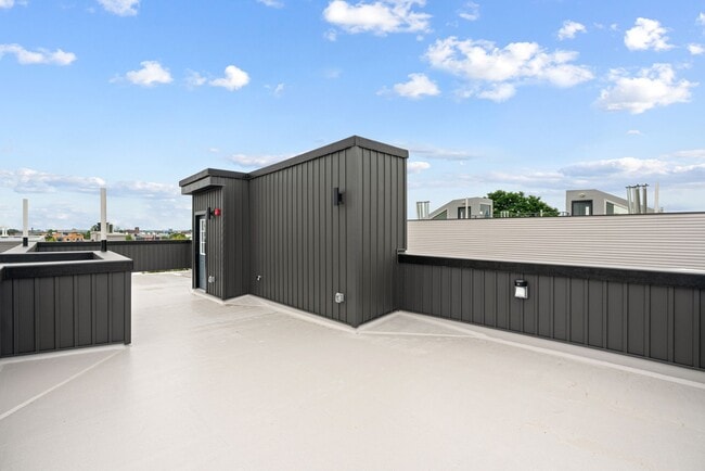 Foto del edificio - 1947 N Marshall St