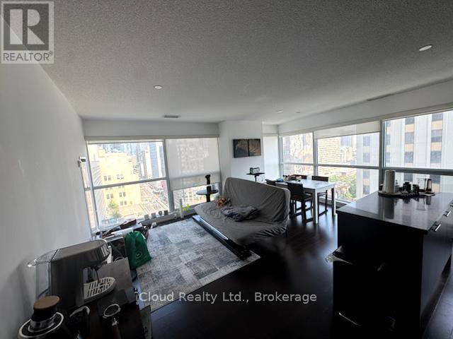 Primary Photo - 386 Yonge St