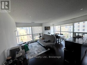 Building Photo - 386-1386 Yonge St