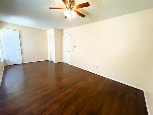 Foto del edificio - 2814 Great Lakes Ave