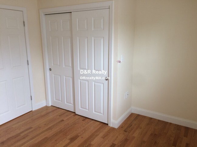 Building Photo - 52 Bow St