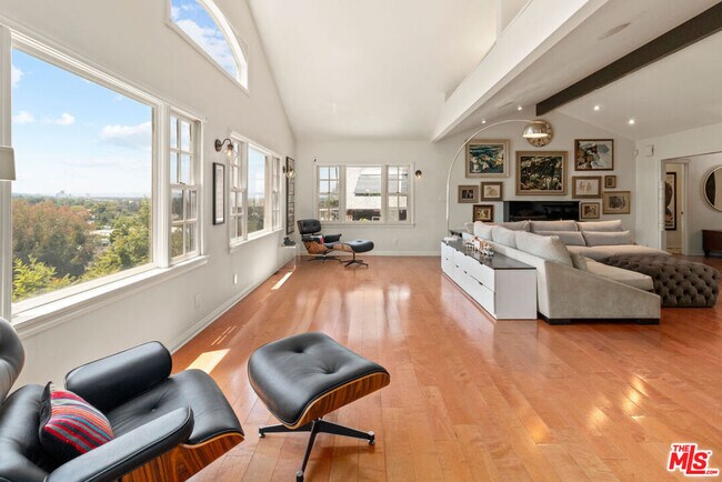 Building Photo - 3983 Sunswept Dr
