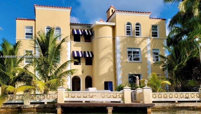 Foto del edificio - 4812 Pine Tree Dr