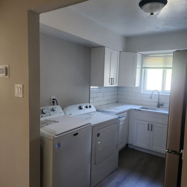 Building Photo - Spacious 3 Bedroom house for Rent !!!