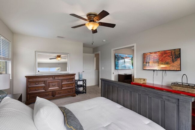 Foto del edificio - Relaxed Island Living- Spacious 4BR w/ WD,...