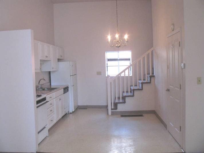 Primary Photo - 423 Penn St