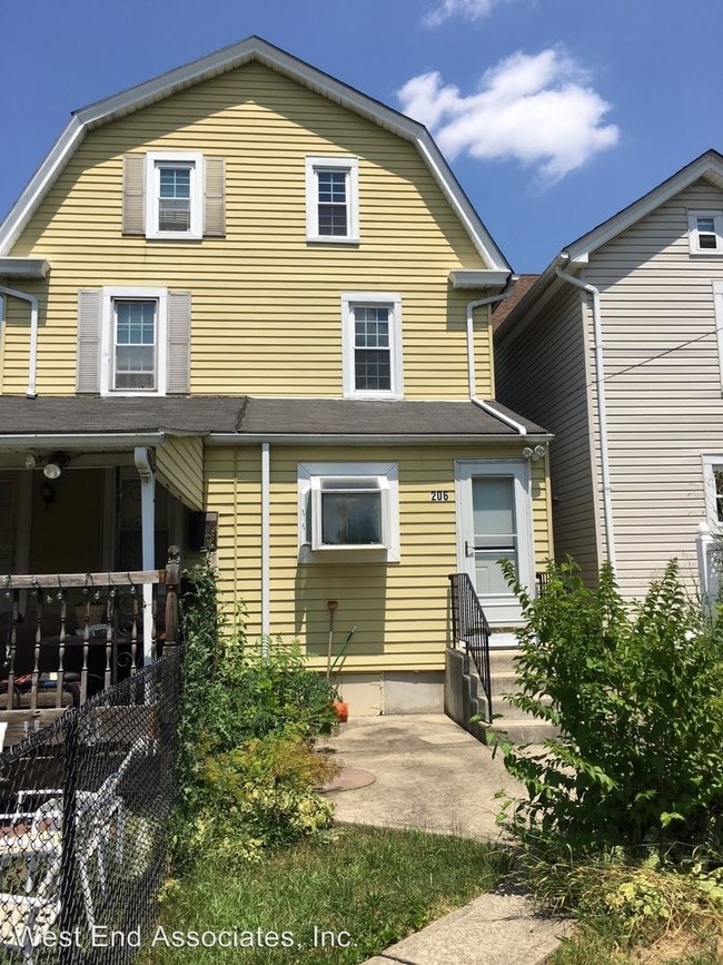 Building Photo - 2 br, 1 bath House - 206 E Washington Ave