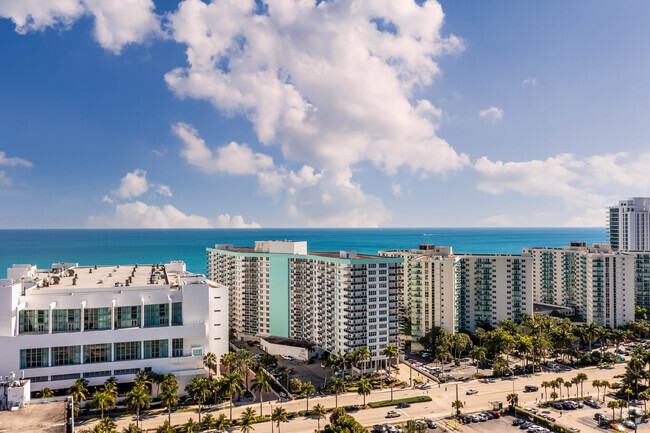 Building Photo - Sea Air Towers