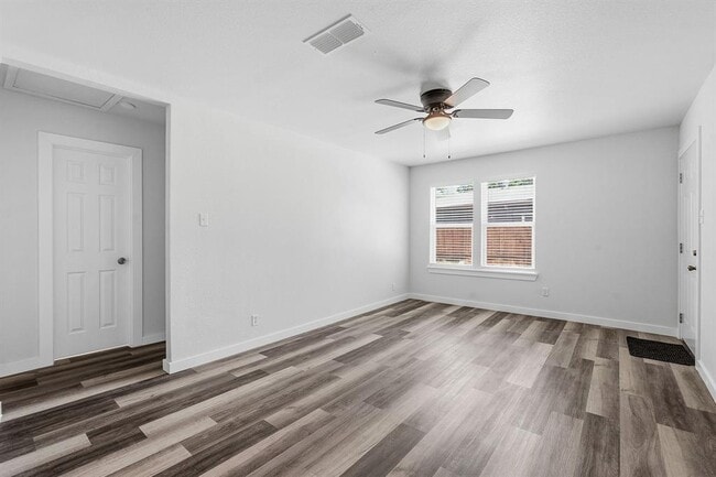 Building Photo - 1911 Hearthside Dr
