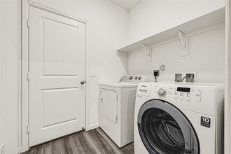 Building Photo - 7311 Roseshine Dr