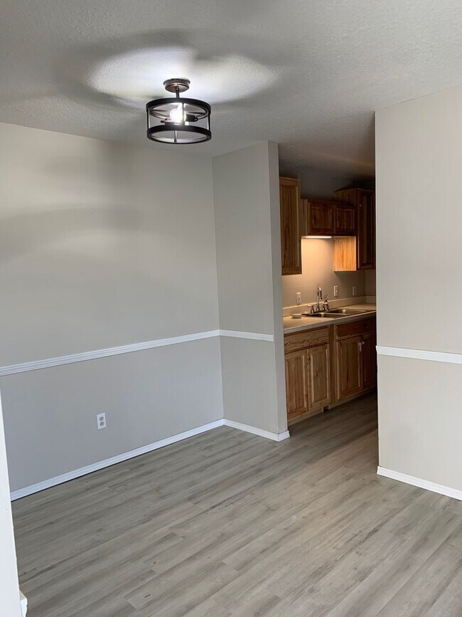 Building Photo - 3802 College View Dr