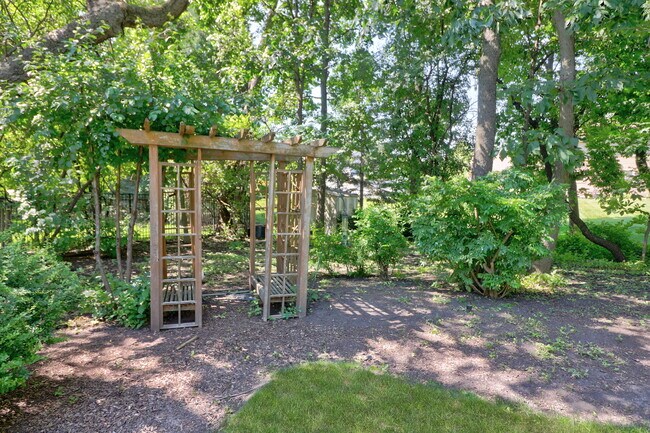 Building Photo - 1106 Portsmouth Cir