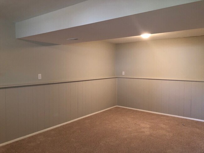 Building Photo - Beautiful Bi-Level Home in Huber Heights