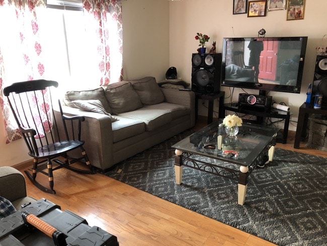 Building Photo - 89 Wilson St