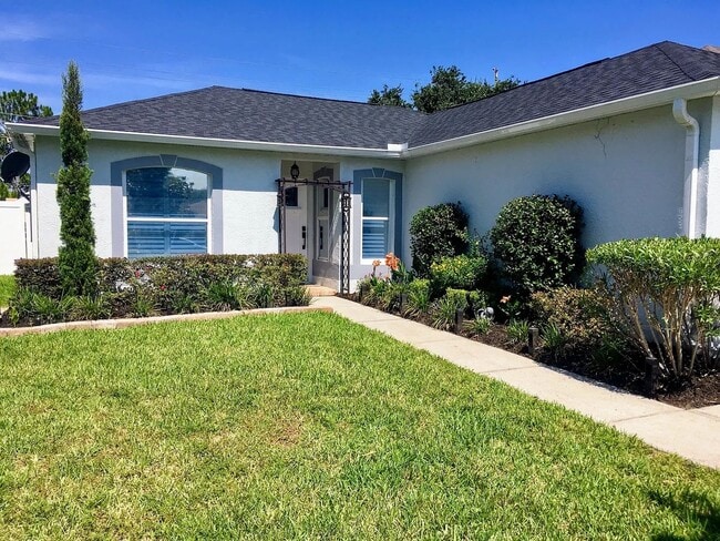 Building Photo - Designer-Remodeled Gem in Ashington Park |...