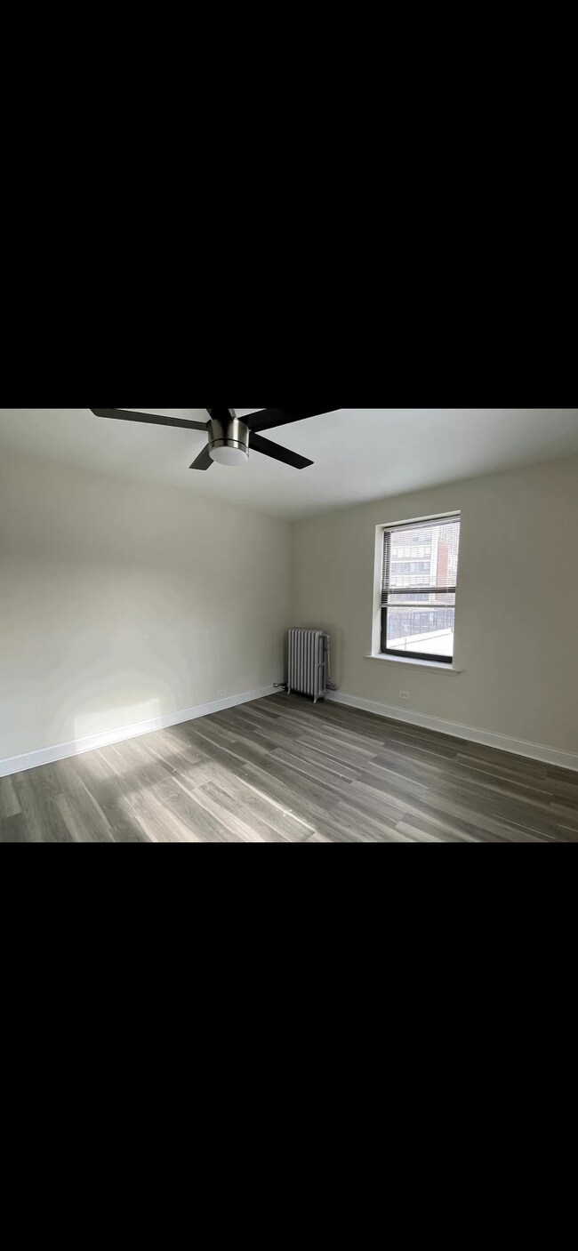 Foto del edificio - 3933 N Clarendon Ave