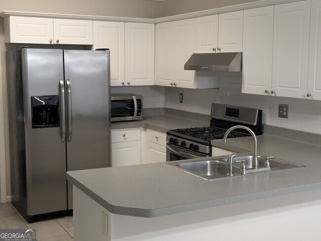 Building Photo - 1422 Fountain View Dr