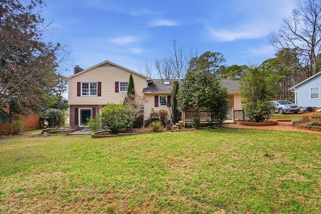 Building Photo - LIVE IN THE HEART OF RALEIGH-BEAUTIFUL AND FUNCTIONAL HOME AWAITS YOU!