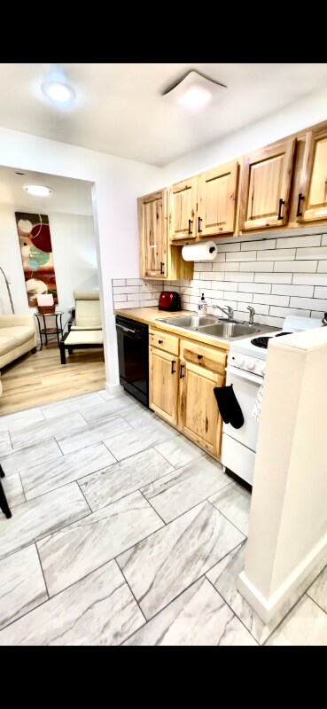 Primary Photo - 3720 W Grandview Ave