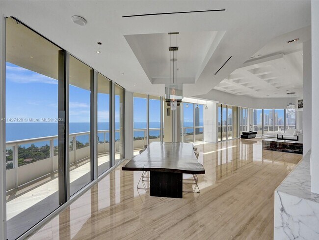 Building Photo - 20191 E Country Club Dr