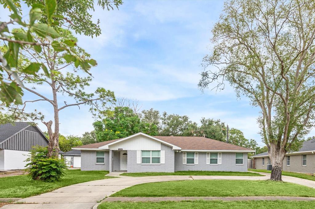Foto principal - 5226 W Bellfort Ave