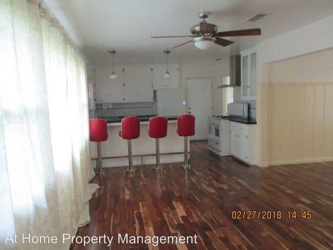 Building Photo - 3428 La Cresta Dr