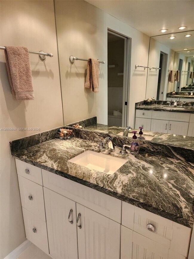Foto del edificio - 5460 N Ocean Dr