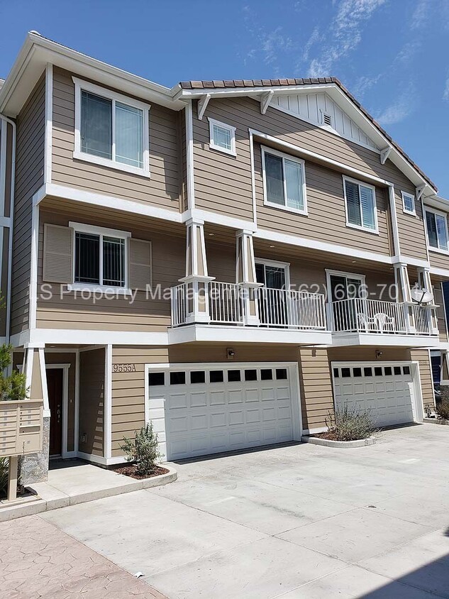 Primary Photo - *Available NOW in Downey*!!