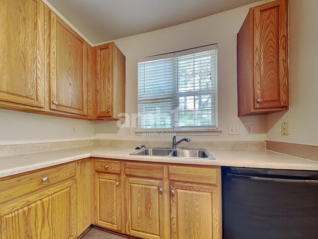 Building Photo - 2436 Carmathen Rd