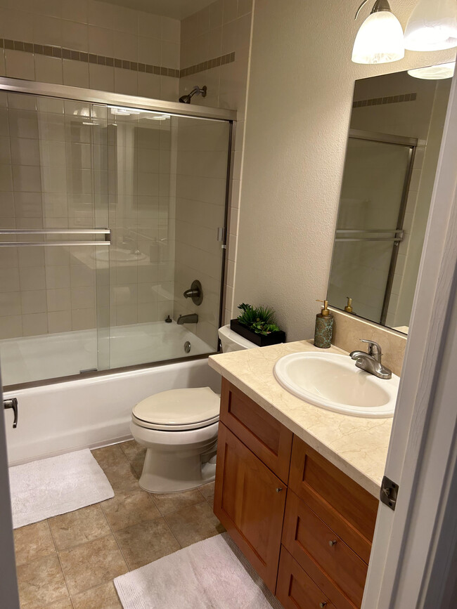 Building Photo - 8541 Villa La Jolla Dr
