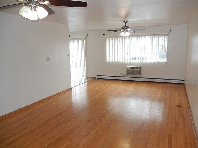 Building Photo - 702 Dempster St