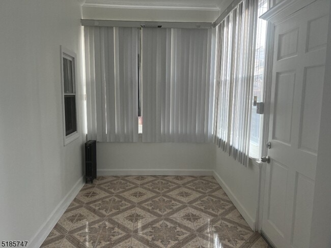 Building Photo - 52 Headley Terrace