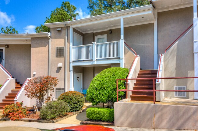 Building Photo - 1410 Colony Place Dr